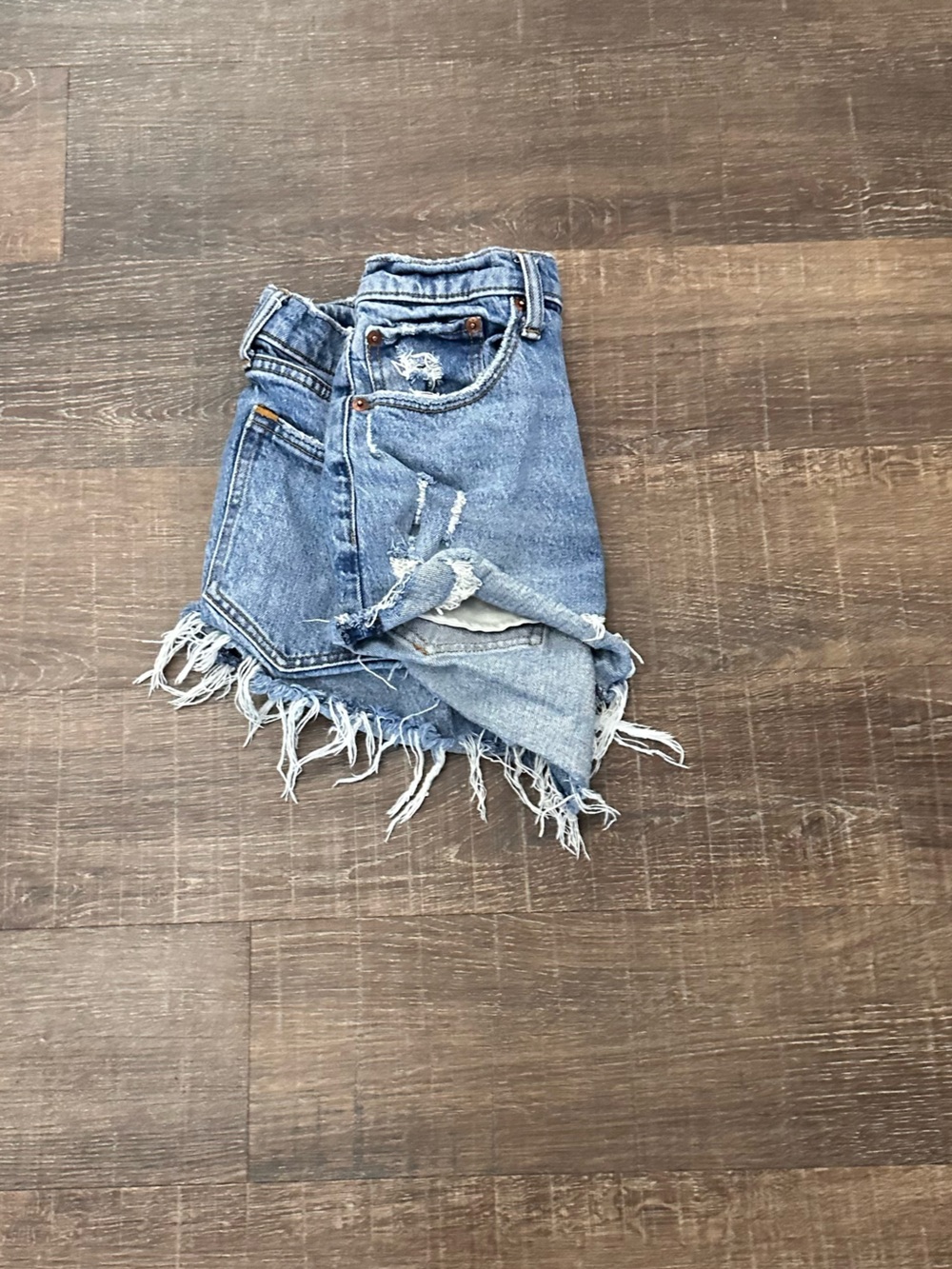 Abercrombie & Fitch Medium Blue Frayed Jean Shorts Mom Short High Rise Size 4 - Picture 4 of 5
